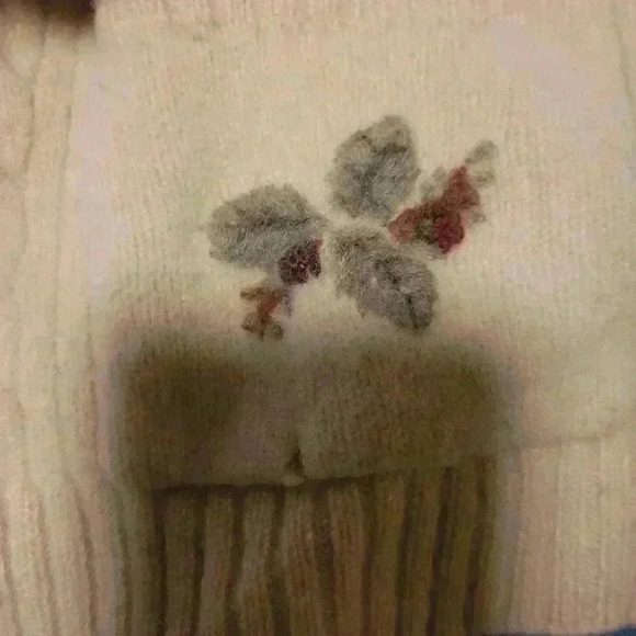 Elegant Beige Embroidered Cardigan - Picture 7 of 9